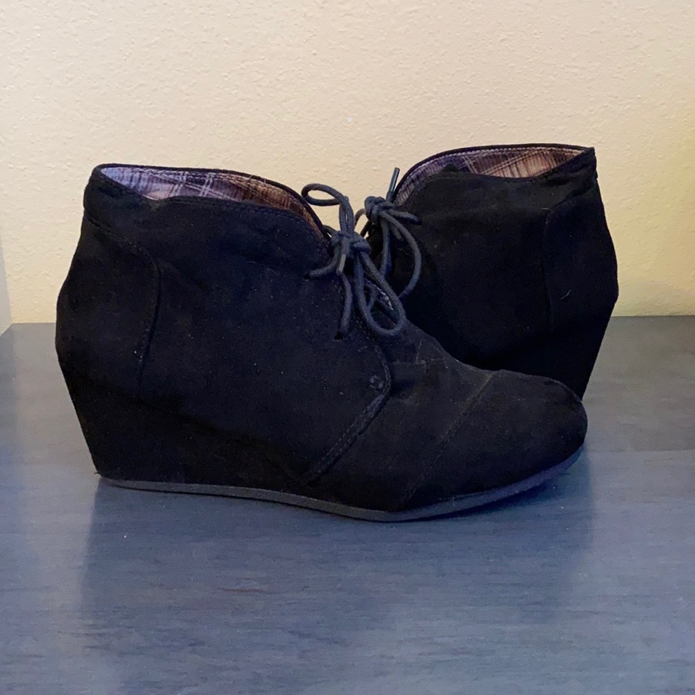 Black faux suede desert booties